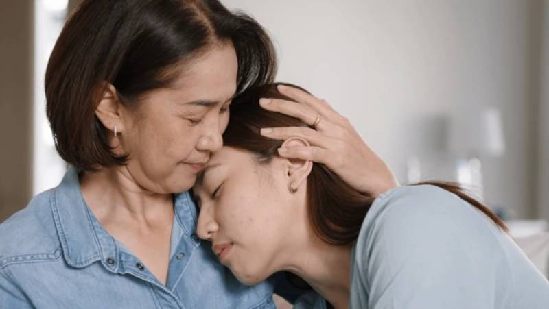 Mơ Mẹ Ôm Bạn Khi Nói Chuyện